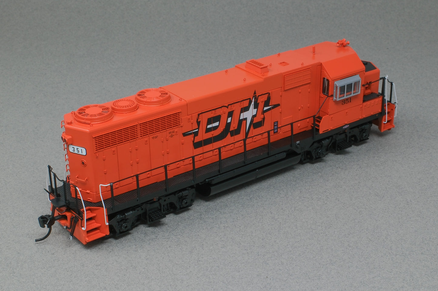 10031 EMD GP35 - Detroit, Toledo & Ironton 351 Star Scheme - P4 DCC/Sound