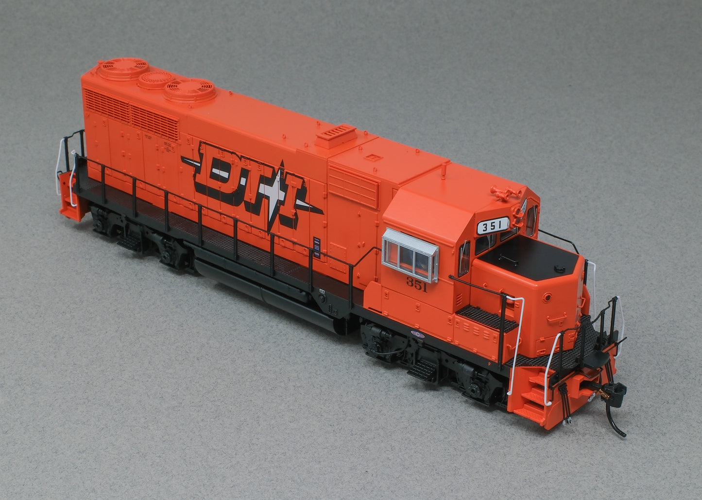 10031 EMD GP35 - Detroit, Toledo & Ironton 351 Star Scheme - P4 DCC/Sound